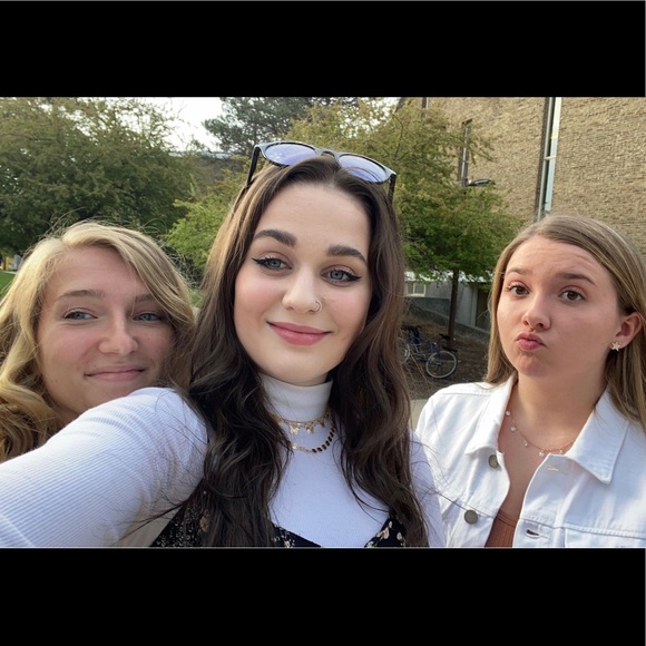 Meet your Posher, Emma - Picture 1 of 1